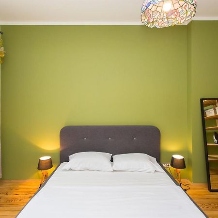 Colorful 2Bdr Apartment In The City Center Sofia Luaran gambar