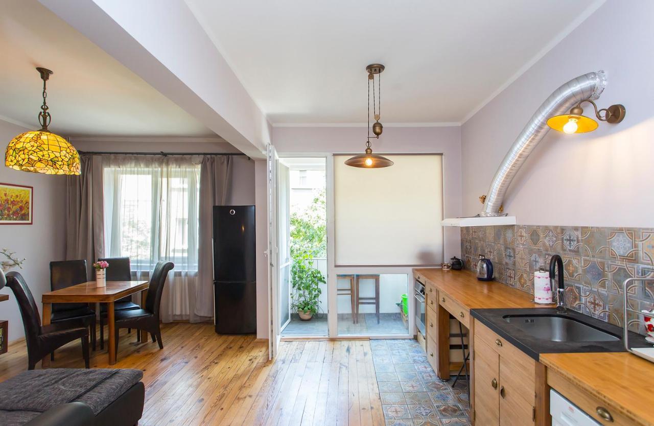 Colorful 2Bdr Apartment In The City Center Sofia Luaran gambar