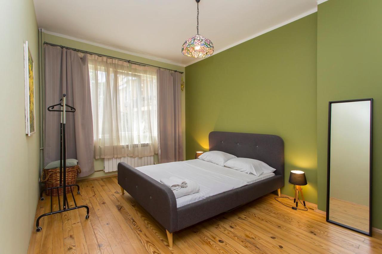Colorful 2Bdr Apartment In The City Center Sofia Luaran gambar