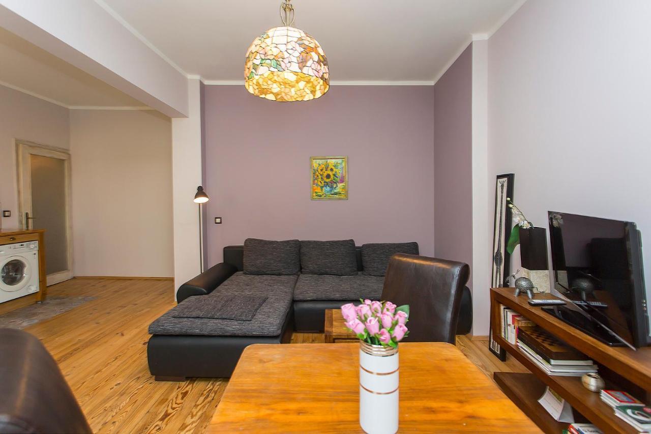 Colorful 2Bdr Apartment In The City Center Sofia Luaran gambar