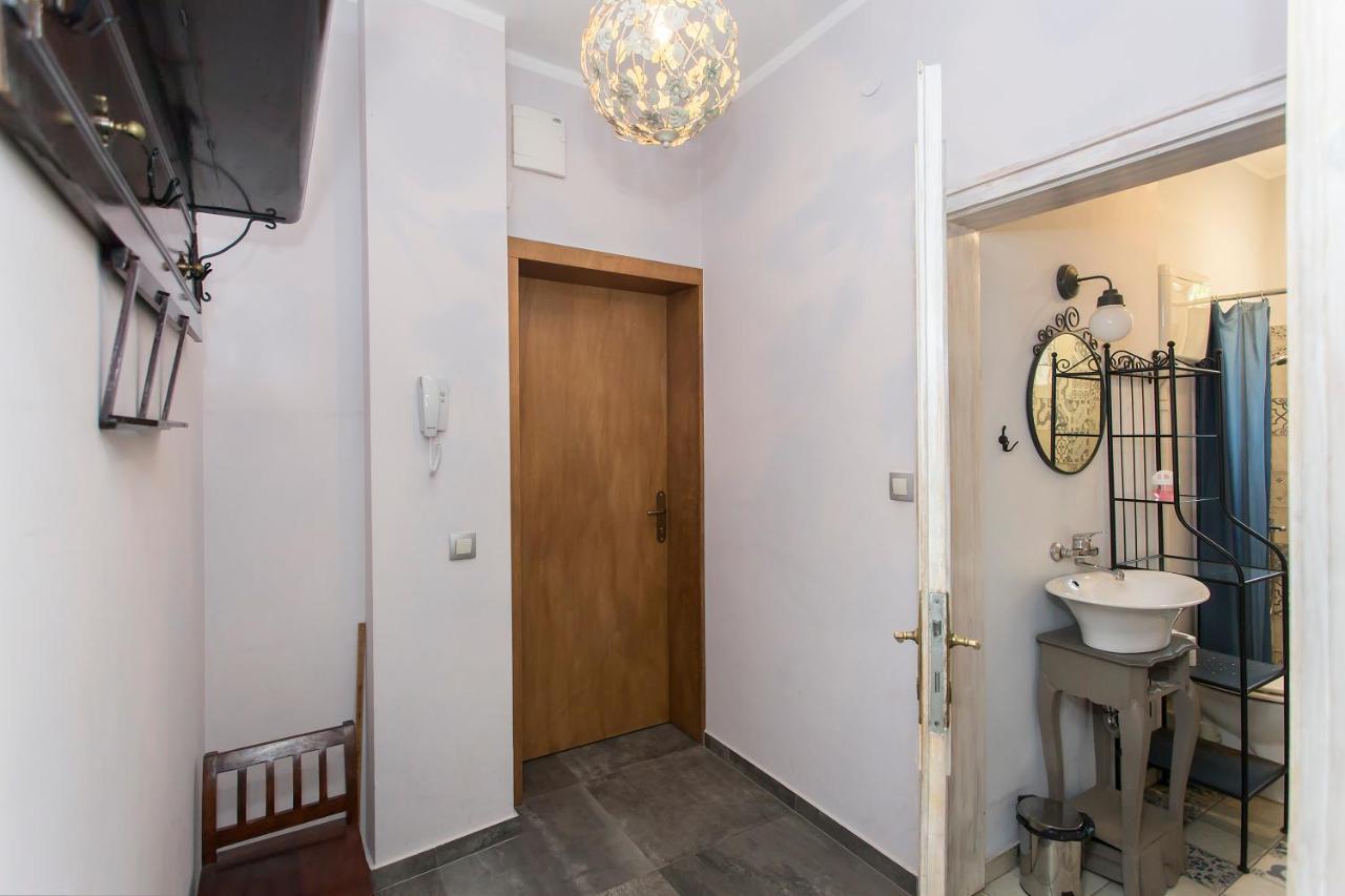 Colorful 2Bdr Apartment In The City Center Sofia Luaran gambar
